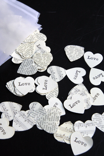 table-confetti-heart